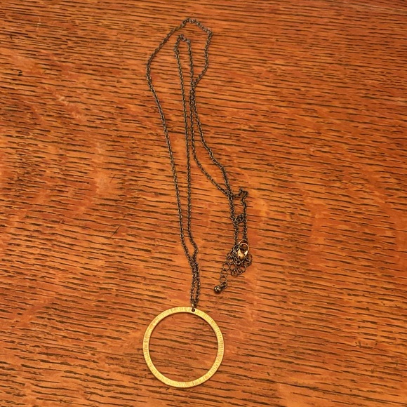 Elegant Gold Circle Pendant Necklace - Picture 1 of 1